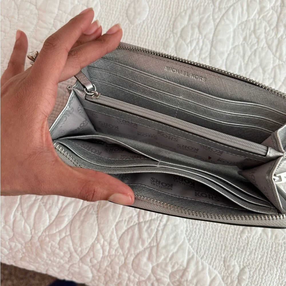 Michael Kors Zip Wallet - Picture 5 of 11